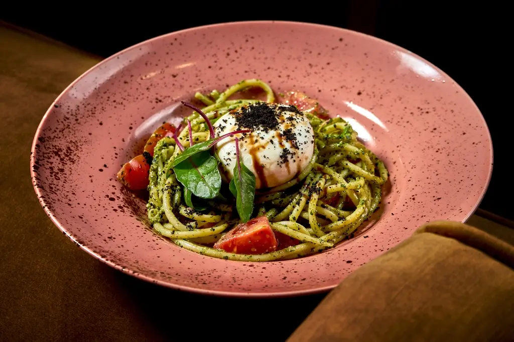 Pasta pesto met burrata