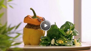 Gevulde paprika met spinaziesalade