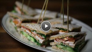 Clubsandwich met kip en komkommer