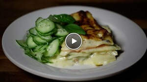 Groentelasagne met snelle komkommersalade