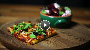 Paddenstoelenpizza met bietensalade