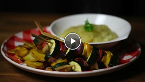 Groente sjasliek met appelcompote