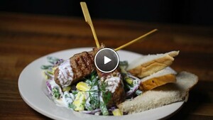 Kebab met sperziebonensalade