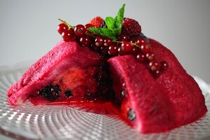 Rood fruit broodpudding
