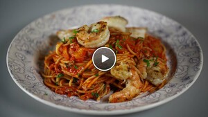 Spaghetti met geroosterde paprikasaus