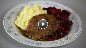 Aardappelpuree en rode bietjes met appel