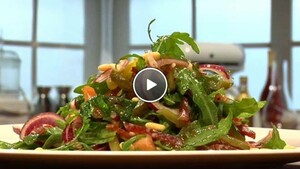 Salade van salami en augurk