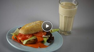 Broodje worst met appeltaartsmoothie