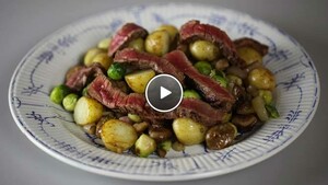 Spruitjesroerbak met krieltjes en kastanjes