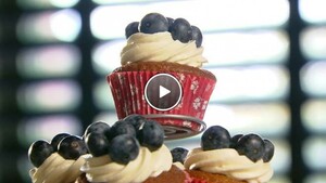 Blauwbessen cupcake met creamcheesecrème