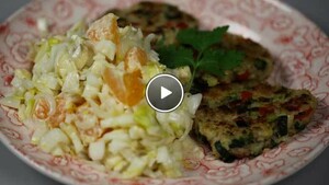 Rijstkoekjes en witlofsalade met banaan