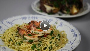 Spaghetti aglio e olio met gegrilde radicchio