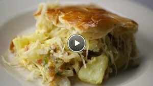 Zuurkooltaart met rookspek