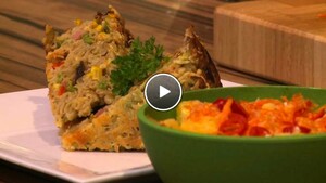 Macaronitaart met tonijn en wortelsalade