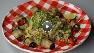quinoa met gegrilde aubergine rolletjes