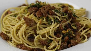 Pesto Trapanesi met auberginesalade