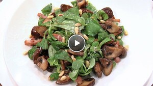 Salade van kastanjechampignons en spekjes