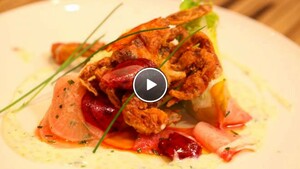 Salade van softshellkrab met yoghurt-sinaasappeldressing