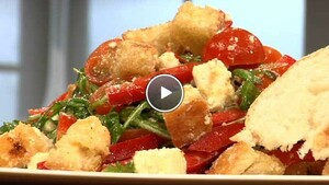Salade van krokant Turks brood met rucola en knoflookdressing