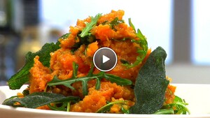 Zoete aardappelpuree met rucola