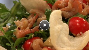Salade van radijs, rucola en grijze garnalen