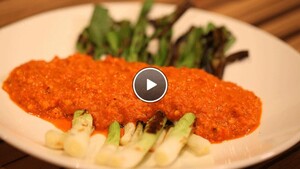 Gegrilde lente-ui met Romescosaus