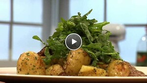 Nieuwe aardappels in de schil met koriander