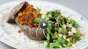 Gevuld brood met perensalade