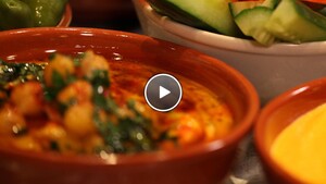 Hummus met zhuk en harissa