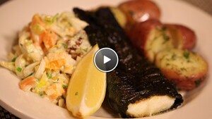 Vis gerold in nori met witlofsalade