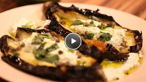 Geroosterde Aubergine met labne en kappertjes