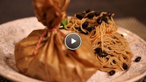 Ovenpakketje met kip en noedels