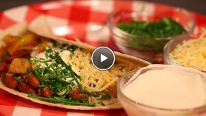 Kinderwraps met tomaat-paprikasalsa