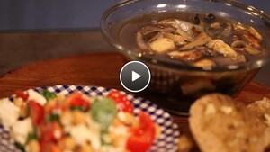 Paddenstoelensoep met gekruid brood