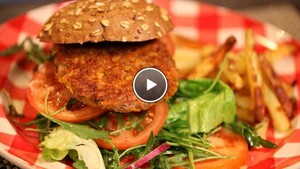 Bosburger met friet uit de oven