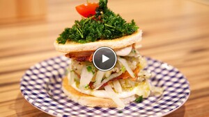 Clubsandwich van gambatartaar en limoenmayonaise