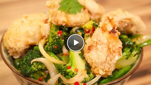 Wokschotel met malse, krokante kip
