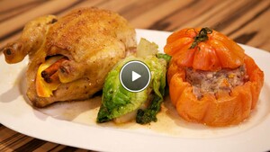 Piepkuiken a la Johnny met gevulde tomaten