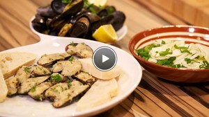 Cozze gratinate e scoppiate (gegratineerde en gekookte mosselen)
