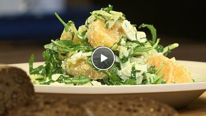In muntolie gemarineerde venkel met feta en rucola