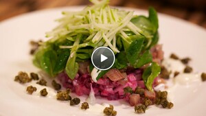Haring bietensalade met zure room