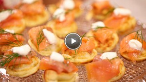 Annabel’s kruidenbeignets met gerookte zalm