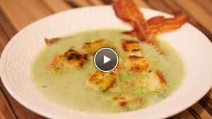 Zuppa di broccoli con crostini di pane (broccolisoep met crostini)