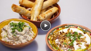 Moutabal, labne bil toum (snelle labne met knoflook) & filodeegsigaartjes met haloumi