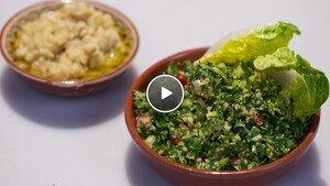 Mezze: Tabouleh met citroenrasp en foul medames