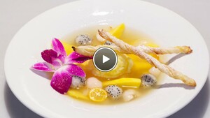 Tropische fruitzooi & mango-soepstengel