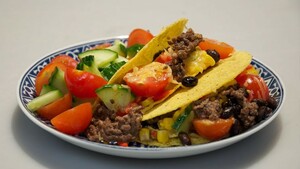 Köfte taco’s met licht zoete paprikasalsa