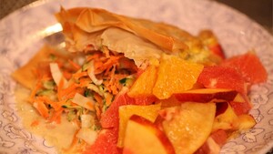Knapperige groentetaart met fruitsalade