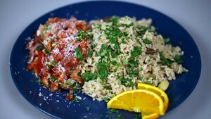 Notenrijst met tomatensalsa