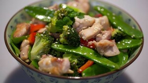 Supersnelle kip teriyaki wokschotel